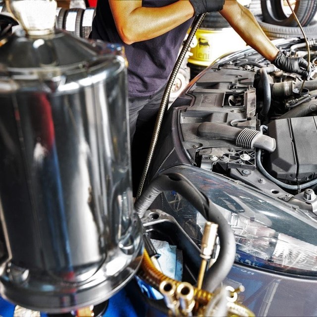 ¿Cada cuánto cambiar el aceite y los filtros del coche?