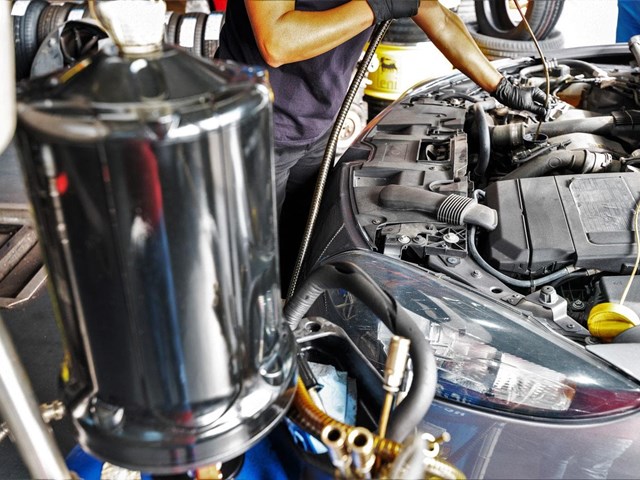 ¿Cada cuánto debo cambiar el aceite y los filtros del coche?