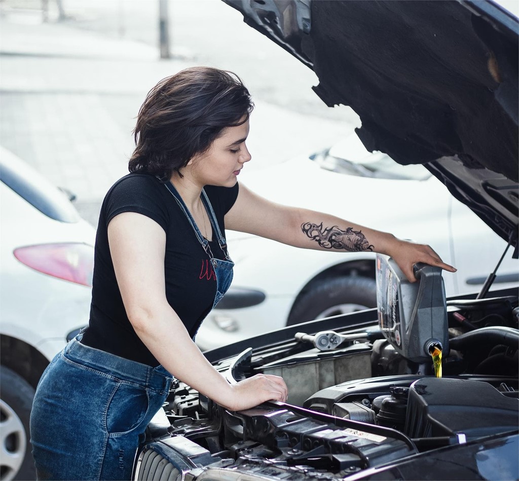 ¿Cómo se mira el aceite del coche?