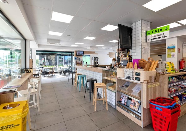 Descubre nuestro servicio de cafetería: un lugar en el que descansar antes de retomar tu viaje