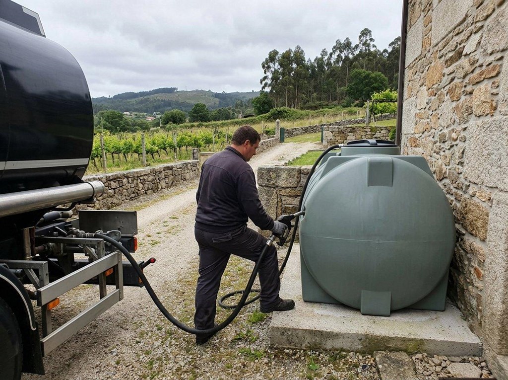 Foto 1 Pide ya tu distribución de gasóleos a domicilio en Cambados