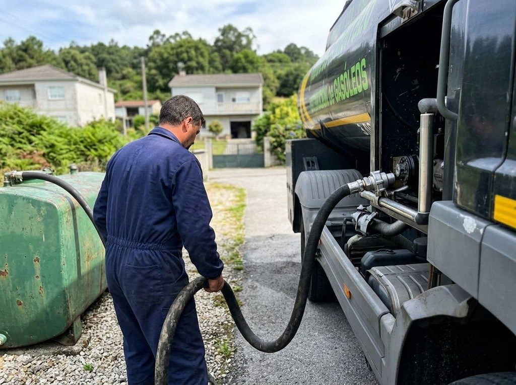 Foto 1 Pide ya tu distribución de gasóleos a domicilio en Poio