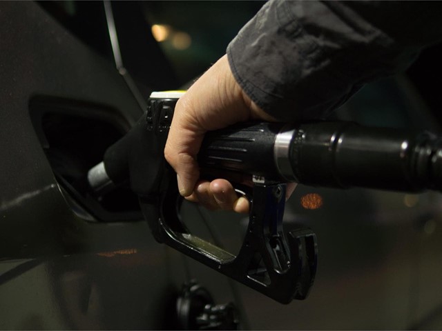 ¿Qué carburante contamina más el gasóleo o la gasolina?