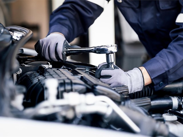 Revisa tu coche antes de las vacaciones en nuestro taller 