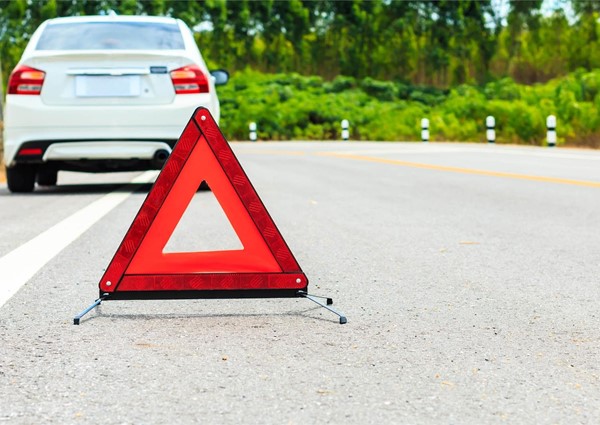 Tras un accidente.... ¿cómo debo señalizar el coche averiado en la carretera?